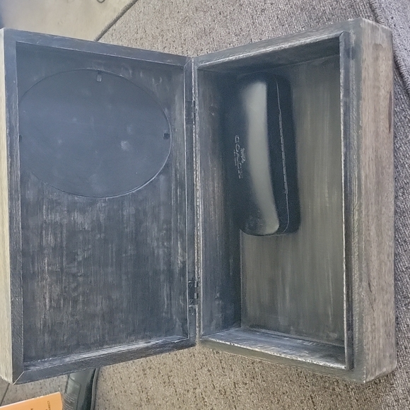 Storage chest with picture frame - Picture 5 of 8